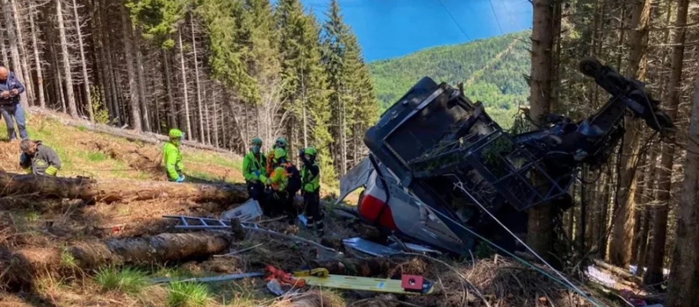 Τραγωδία στην Ιταλία: Καμπίνα τελεφερίκ έπεσε στο κενό - Τουλάχιστον εννιά νεκροί (φώτο)